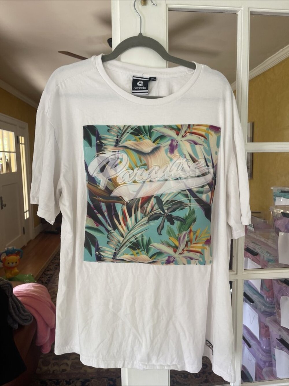 Akademiks t shirts men 2xL Colorful Paradise.  White Shirt Sleeves